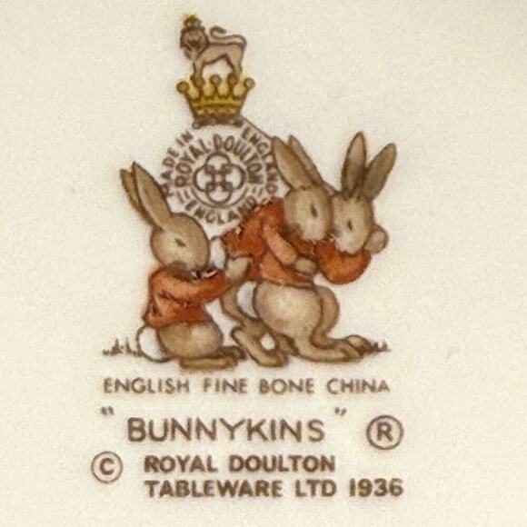 VTG ROYAL DOULT0N BUNNYKINS Toddler Infant HANDLED Hug A Mug Cup Bunnies Flowers - Picture 5 of 12